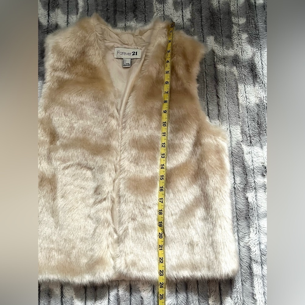 𝅺forever 21 Faux Fur Vest - Picture 7 of 9